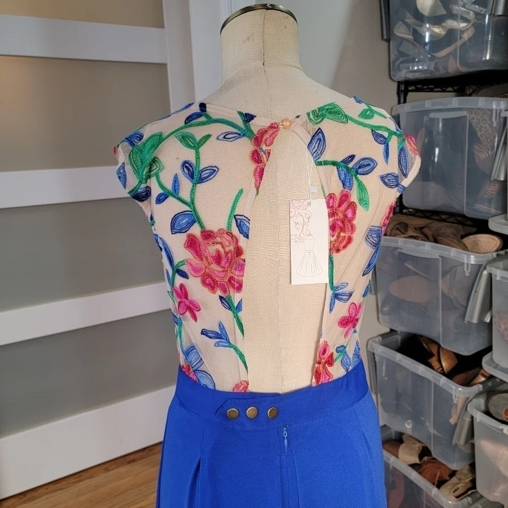 NEW Acevog Floral Embroidered Semi sheer Dress Open Back Size Medium